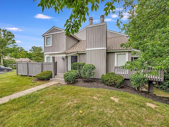 2nd image of 118 Twin Lakes Dr