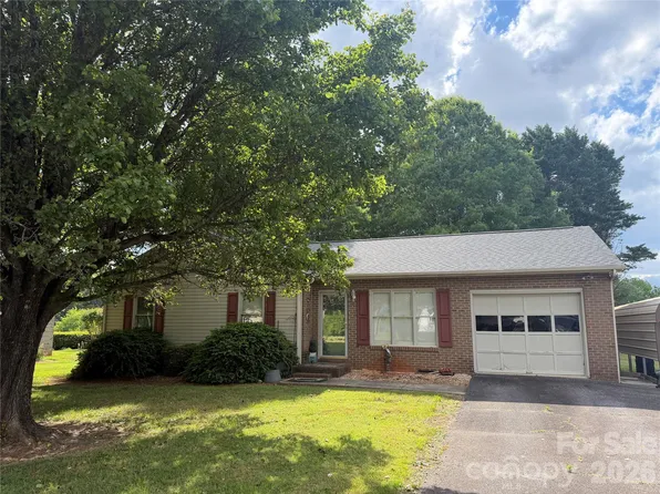 4445 Sulphur Springs Rd NE, Hickory, NC 28601