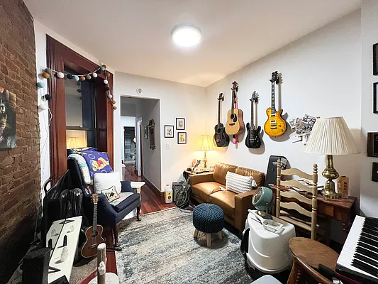 Rented by Bond New York | media 28