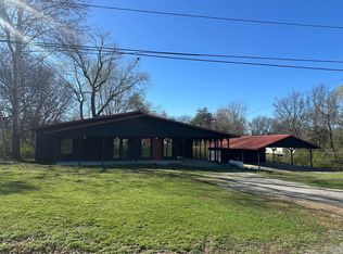 710 E 9th St, Newark, AR 72562