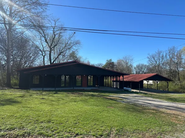 710 E 9th St, Newark, AR 72562