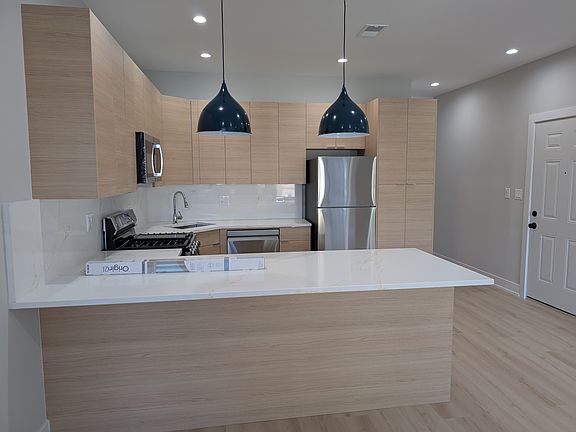 How about 2 to 3 stools for breakfast, lunch or dinner?