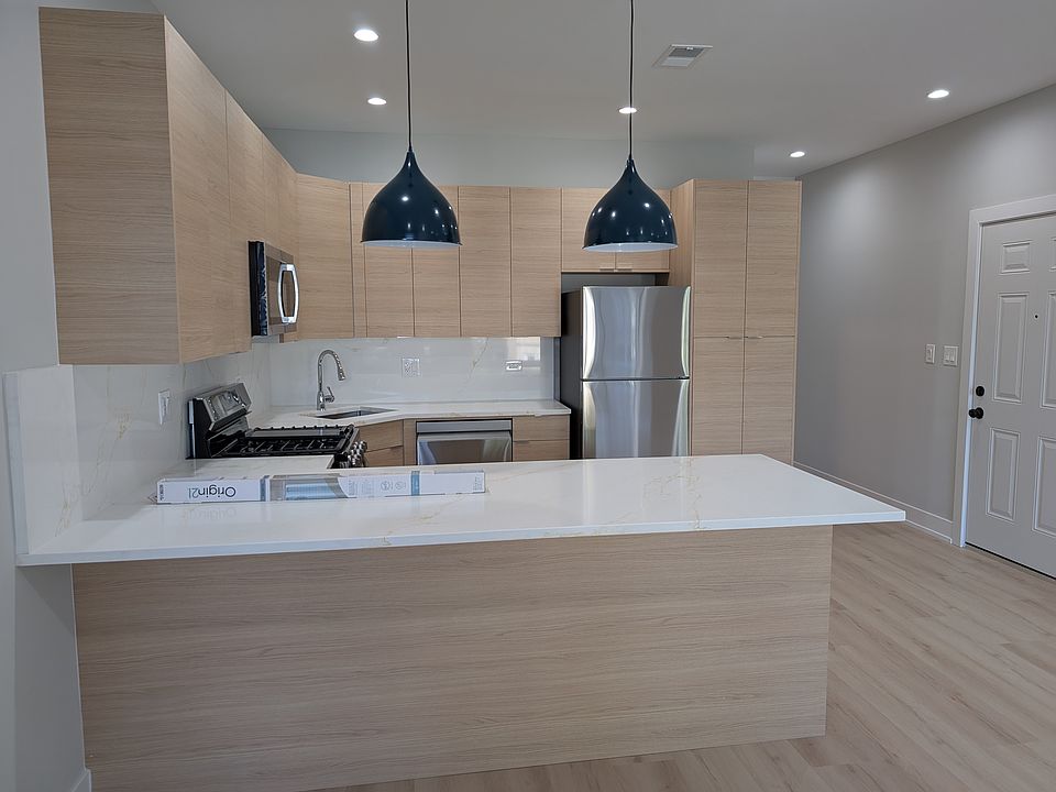 How about 2 to 3 stools for breakfast, lunch or dinner?