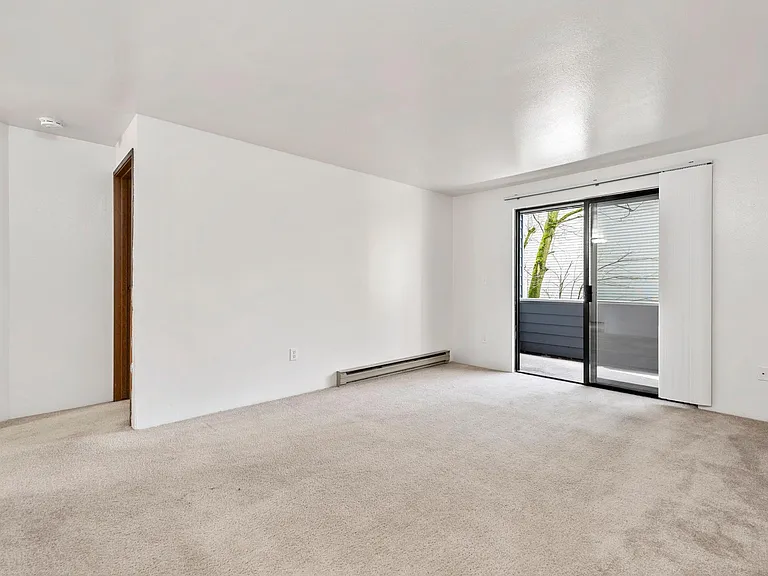 Michelle Apartments — Photo 30