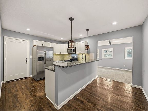 3rd image of 6727 Hadley Ln