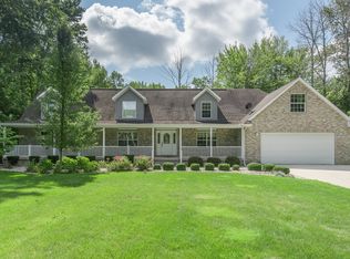 2662 E Mier Rd, Midland, MI 48642