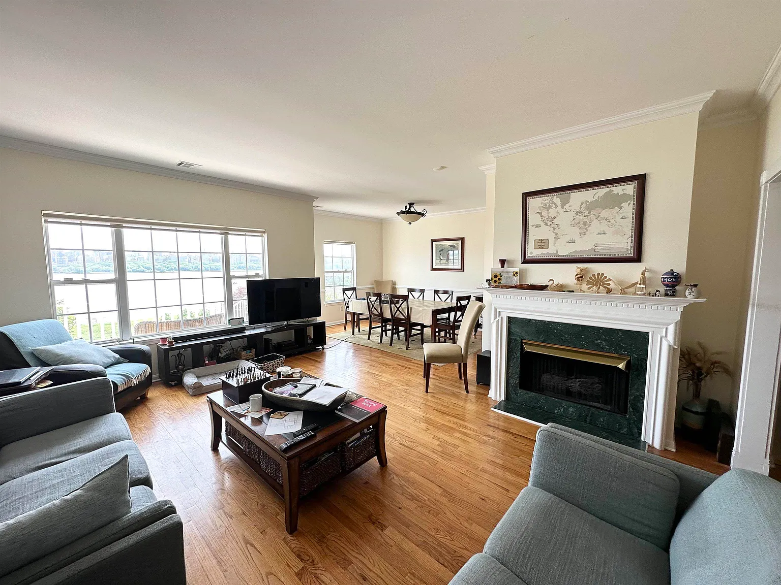 3 bed, 2.5 bath, $5,300 — Photo 1