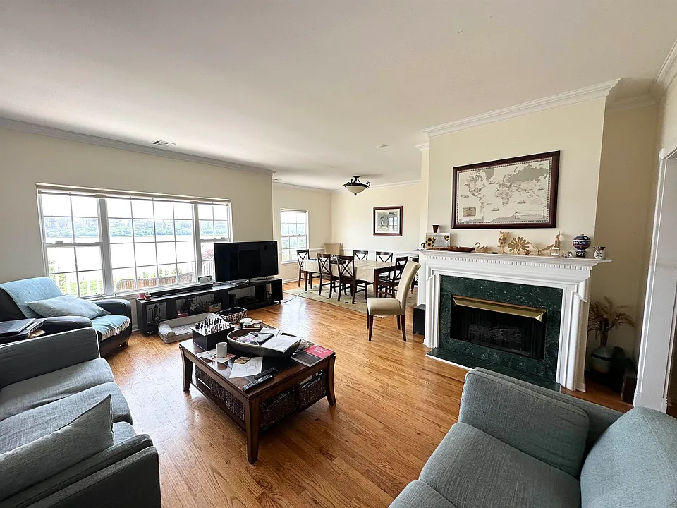 24 Bergen Ridge Rd #1