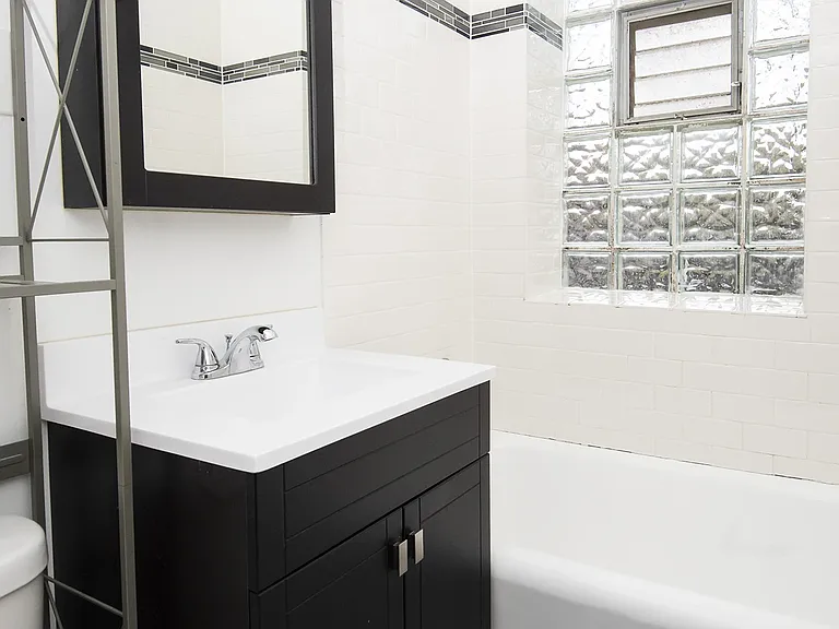 3702 N Hoyne Ave #3 — Photo 7