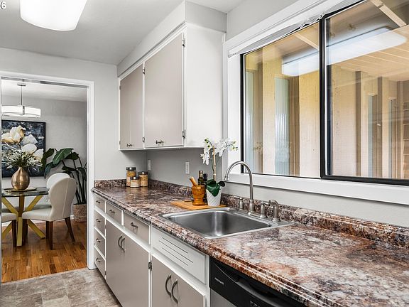 5th image of 1632 Larkspur Loop