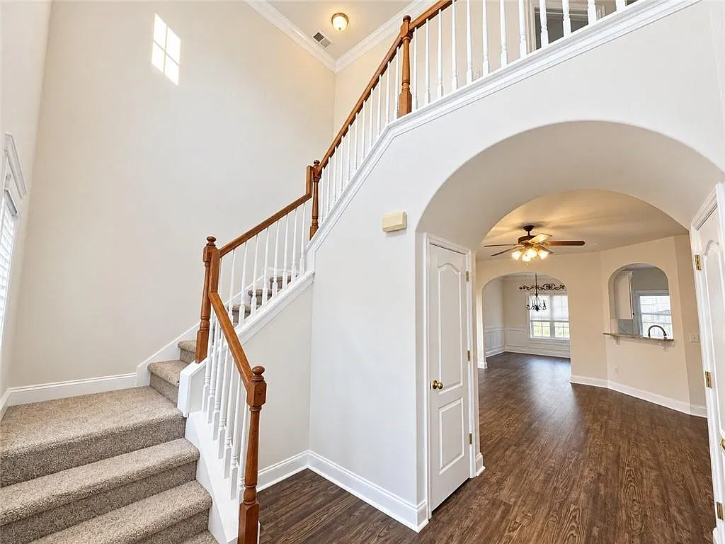 4 bed, 3.5 bath, 2527 sqft, $3,000 — Photo 2