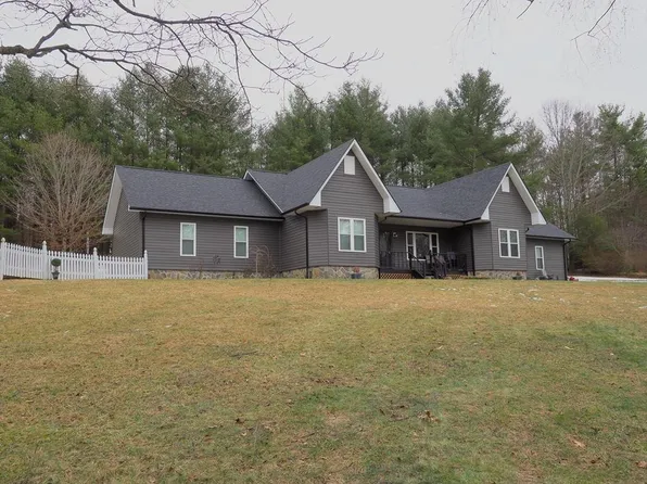 645 Oak Knoll Dr, Hillsville, VA 24343