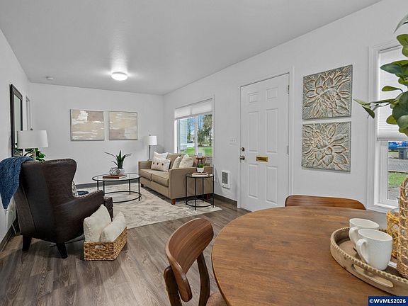 4th image of 180 Eaton St