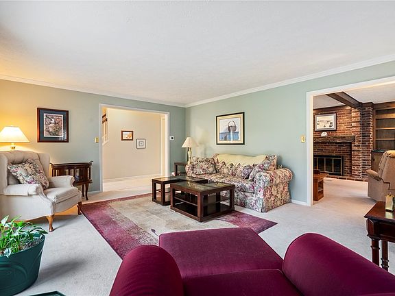 3rd image of 115 Boothbay Hbr