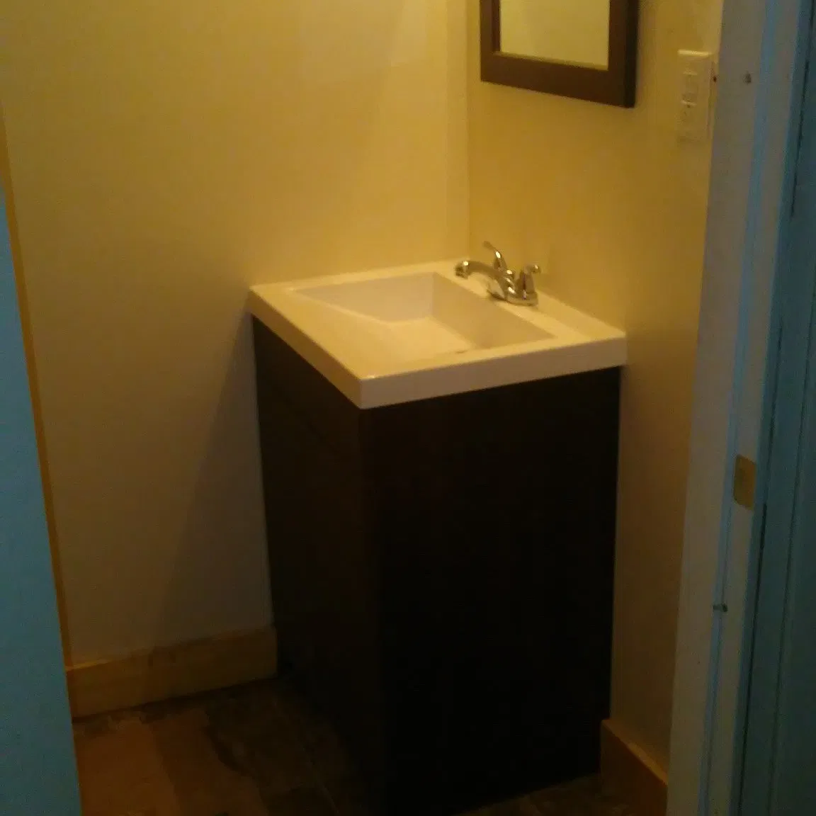 3 bed, 1.5 bath, 900 sqft, $6,000 — Photo 3