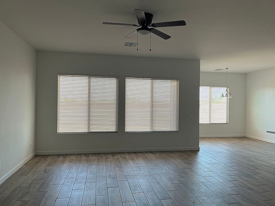 Large Great Room with Fan