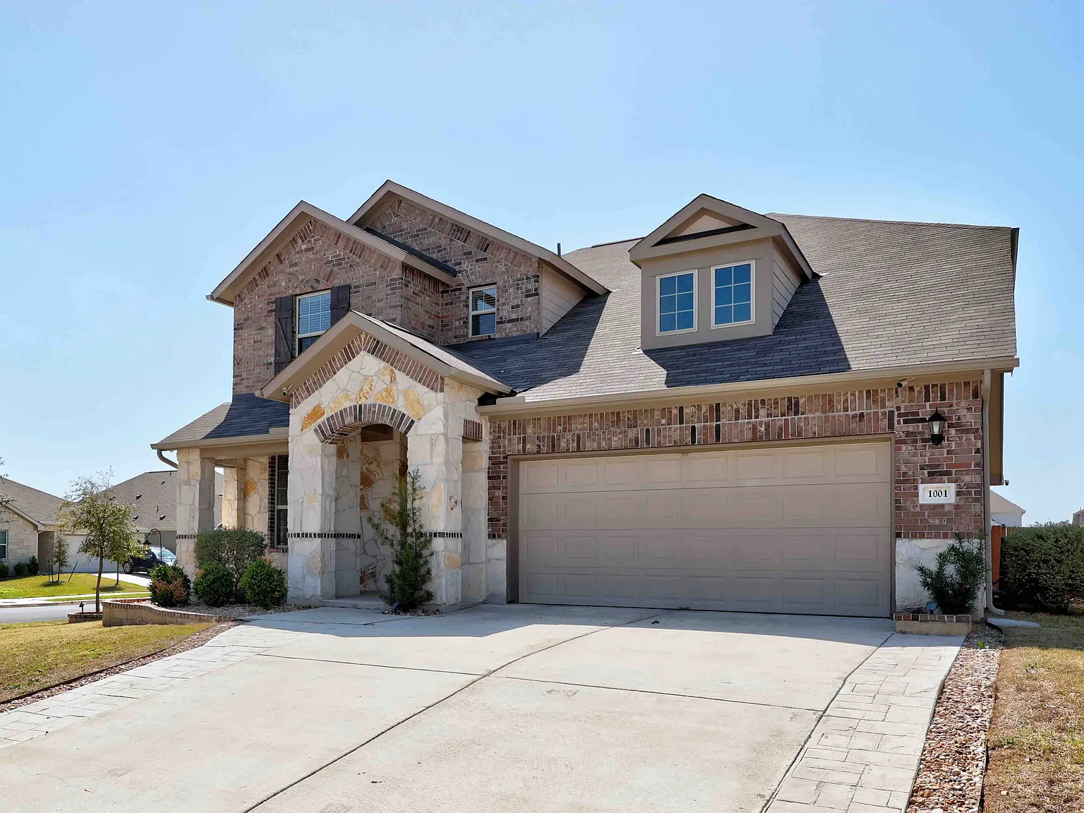 4 bed, 2775 sqft, $2,799 — Photo 2