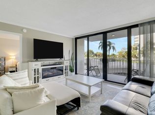 336 Golfview Rd APT 214, North Palm Beach, FL 33408