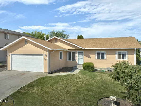 752 S 4th St, Selah, WA 98942