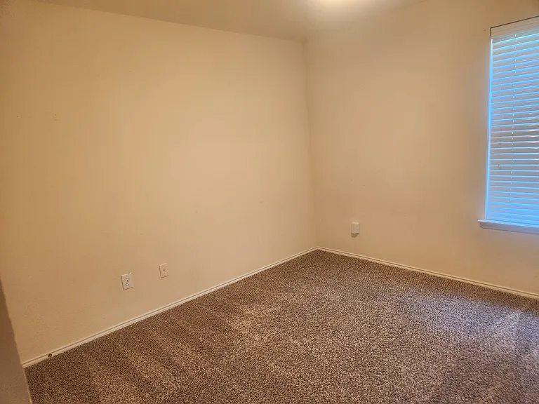 8405 Luzerne Dr — Photo 12