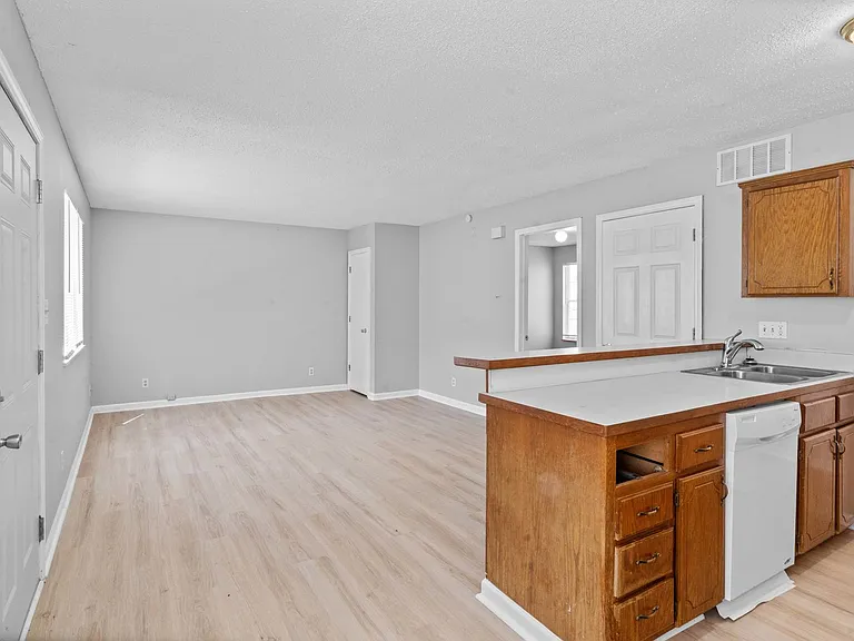 501 Vilas St — Photo 11