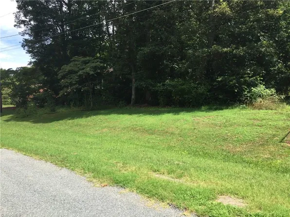 5541 Alma Dr, Winston Salem, NC 27105