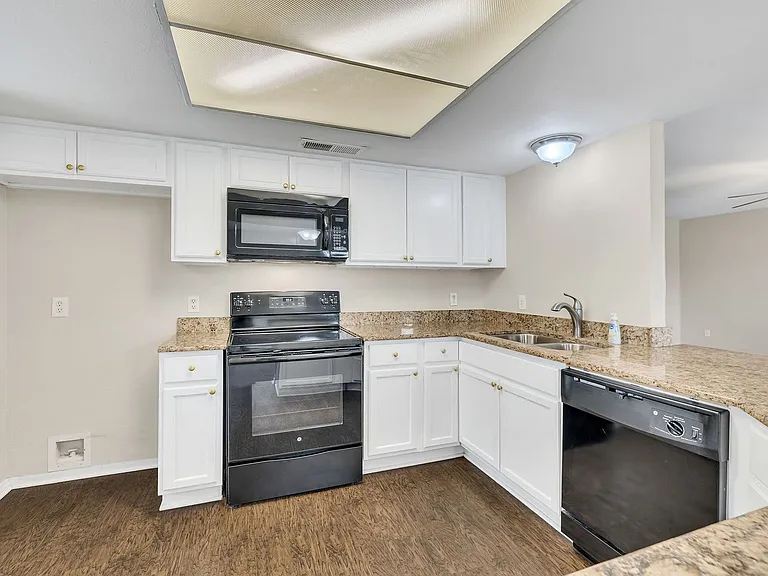 5033 Winder Ct — Photo 13