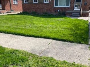 26512 Grant St, Saint Clair Shores, MI 48081