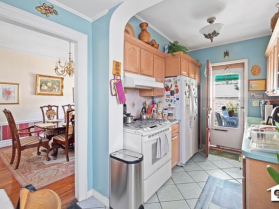 5th image of 4423 Avenue L