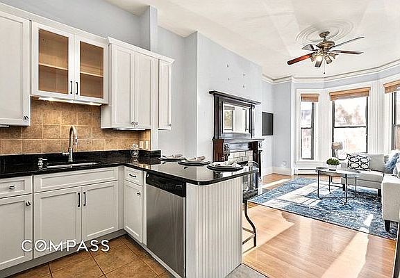 2nd image of 468 13th St #3