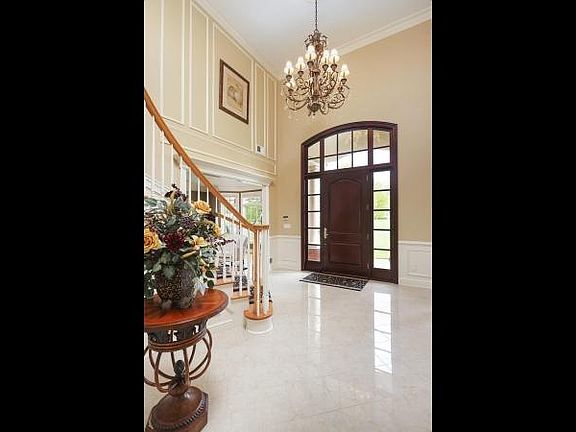 5th image of 10 Beechwood Ct