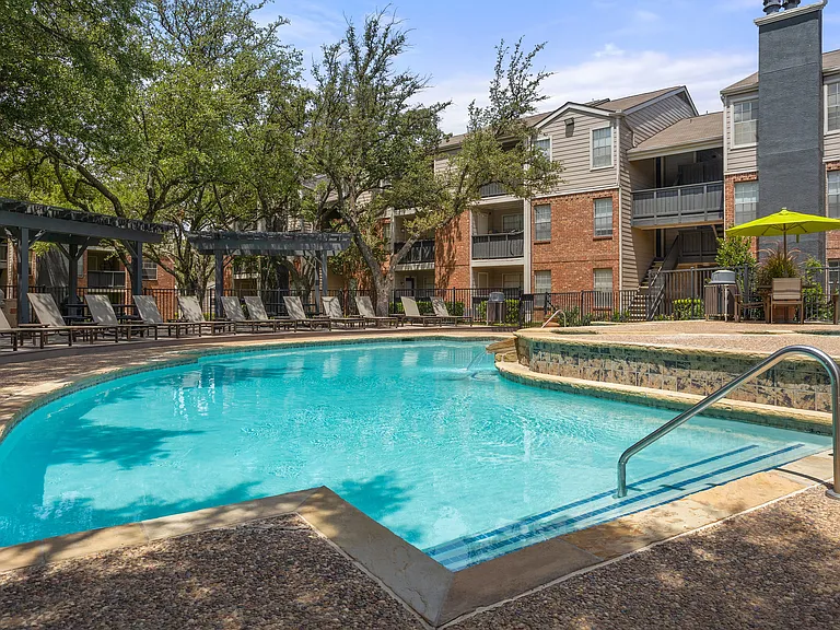 C242740_WimbeldonOaks_Pool_03