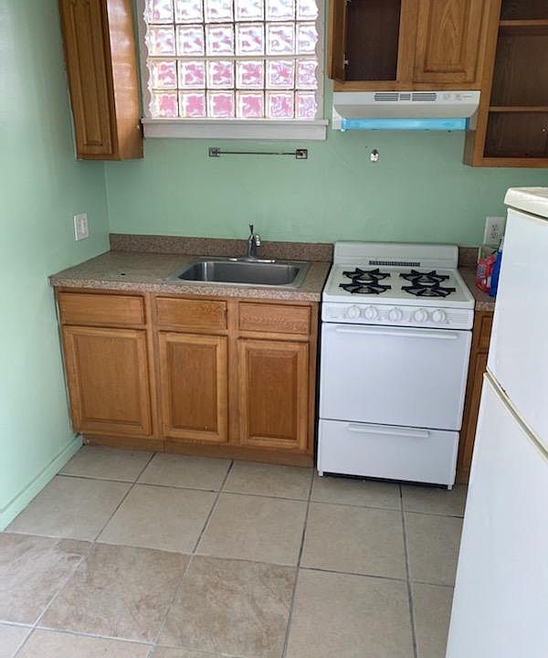 2nd image of 3340 Eastchester Rd
