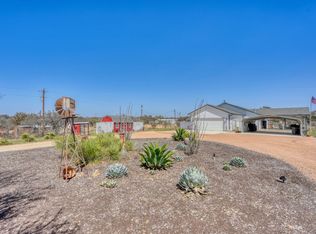 202 Rio Llano Dr W, Llano, TX 78643