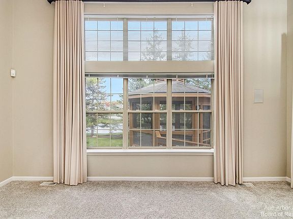 5th image of 5974 Versailles Ave
