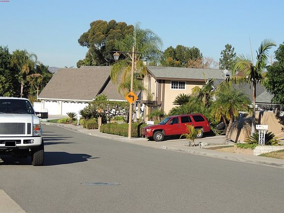 4th image of 216 S La Paz St