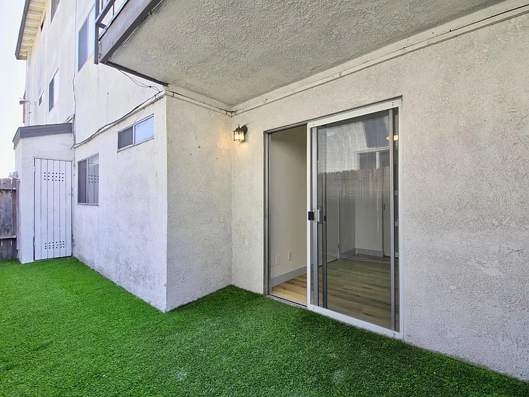 919-921 Alamitos Ave. — Photo 36