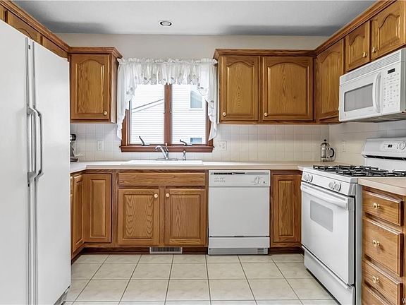 2nd image of 61 Westview Dr