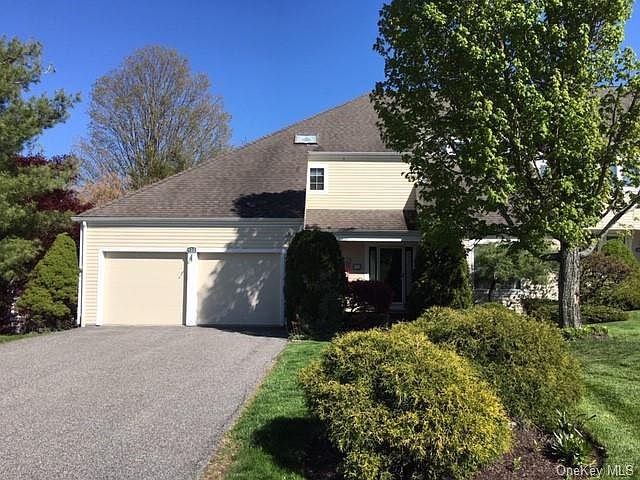1st image of 132 Fairways Ct