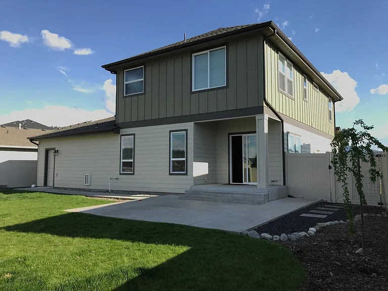 2060 N Oakland St — Photo 13