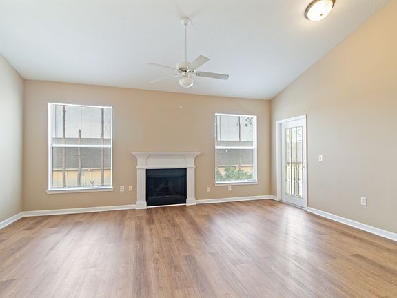 4th image of 17990 Villa Creek Dr