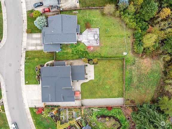 3rd image of 17505 136th Avenue Ct E