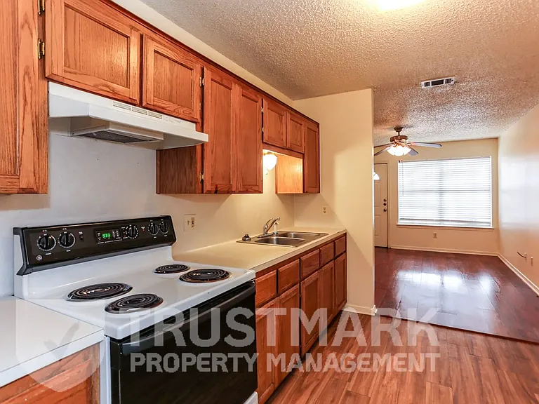 220 Gibson St #B — Photo 6