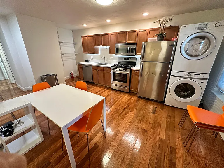 130 W 8th St #1 — Photo 13