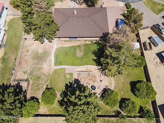 3rd image of 947 E Longhorn Circle