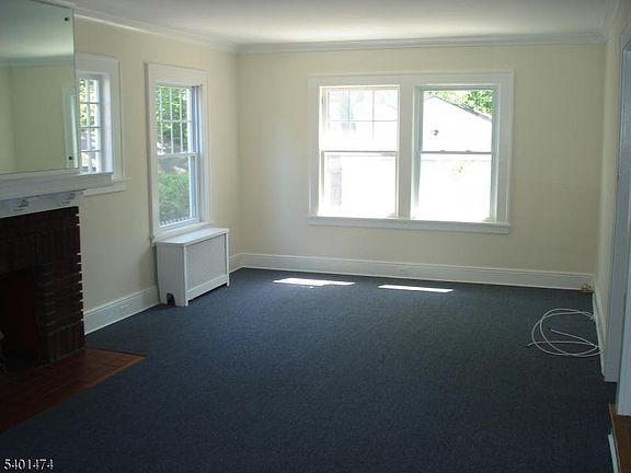 2nd image of 220 S Ridgewood Rd
