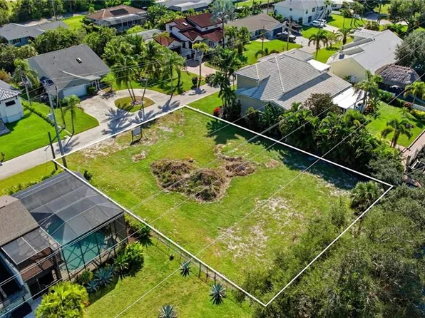 27090 Holly LN, BONITA SPRINGS, FL 34135