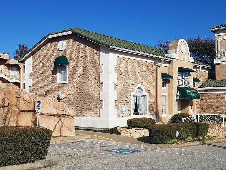 10222 N Walton Walker Blvd #A1016 — Photo 6
