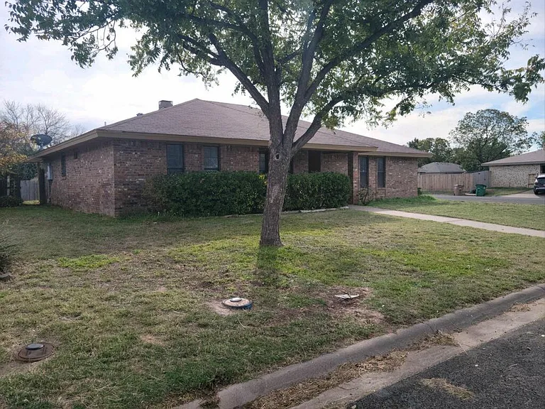 1653 Parkview Dr — Photo 1
