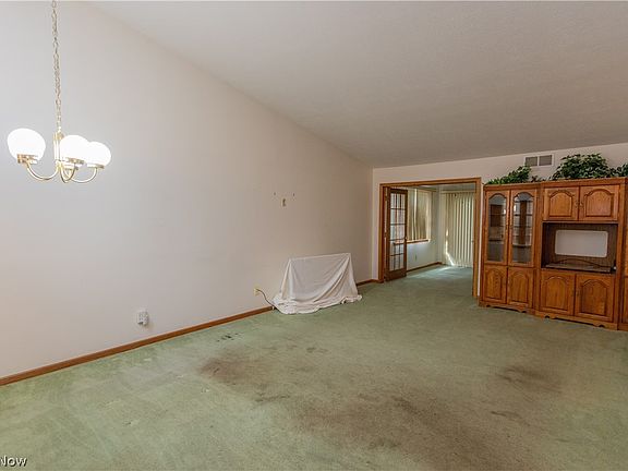 5th image of 133 Greenfield Oval NW